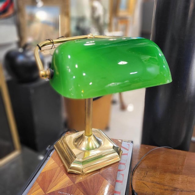 Banker's Table Lamp in Gilt Brass and Glass, Spain, 1970s For Sale - Image 3 of 18