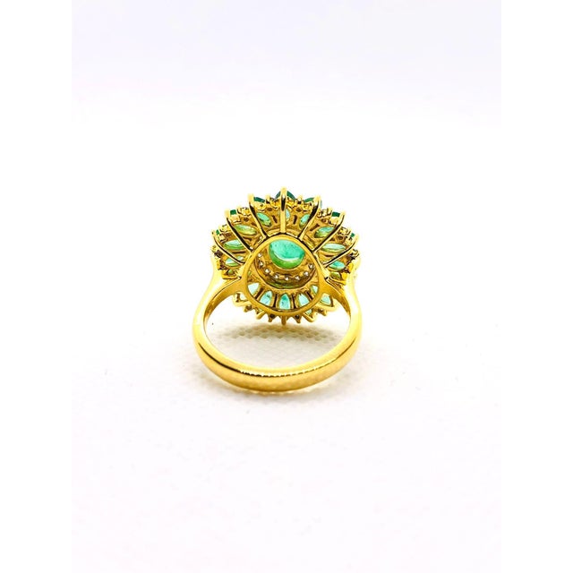 Bochic “Capri” Vintage Natural Diamond & Emerald Vintage Retro Ring Set In 18K For Sale In New York - Image 6 of 9