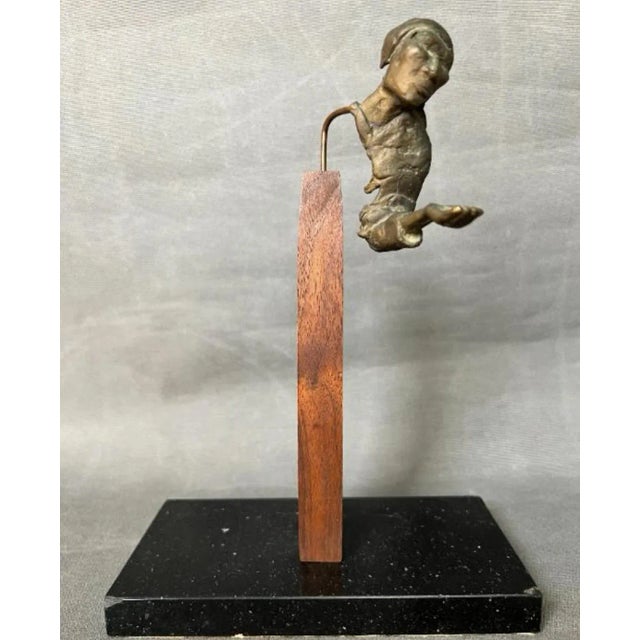 Sculpture made of bronze. signed RVG. Navajo Indian. bronze measurements 8 cm. Total height measurements 22.5 cm. base...
