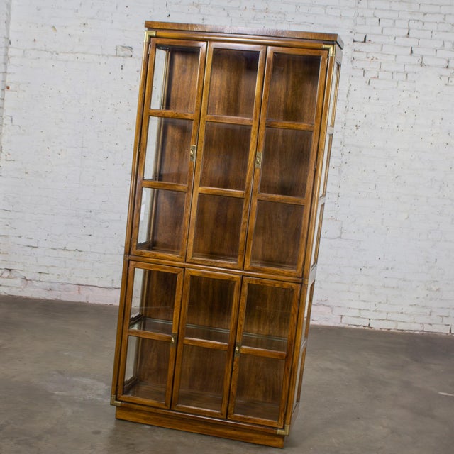 Campaign Late 20th Century Campaign Style Oak Curio Cabinet by Drexel Heritage Accolade II Collection For Sale - Image 3 of 18