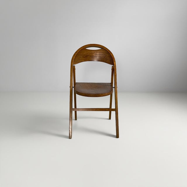 Austrian art deco chairs B751 by Thonet, 1930s Set of four B751 model folding wooden chairs. The backrest is curved, with...
