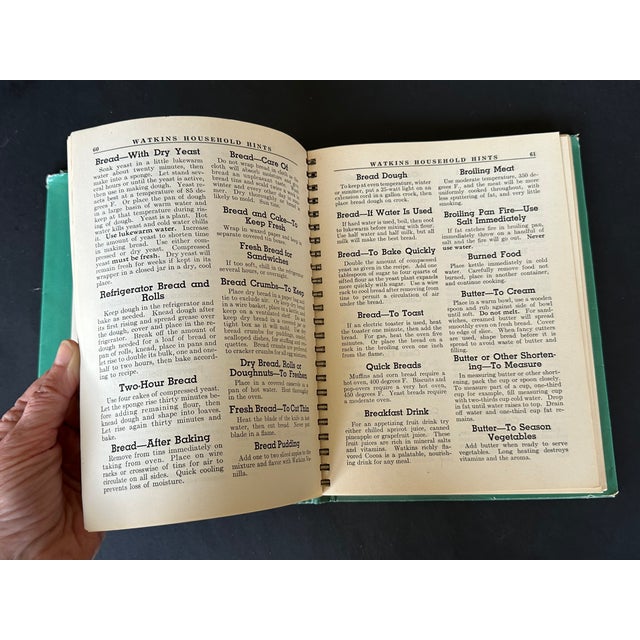 Vintage Household Hints Housekeeping Guide Book For Sale In New York - Image 6 of 12