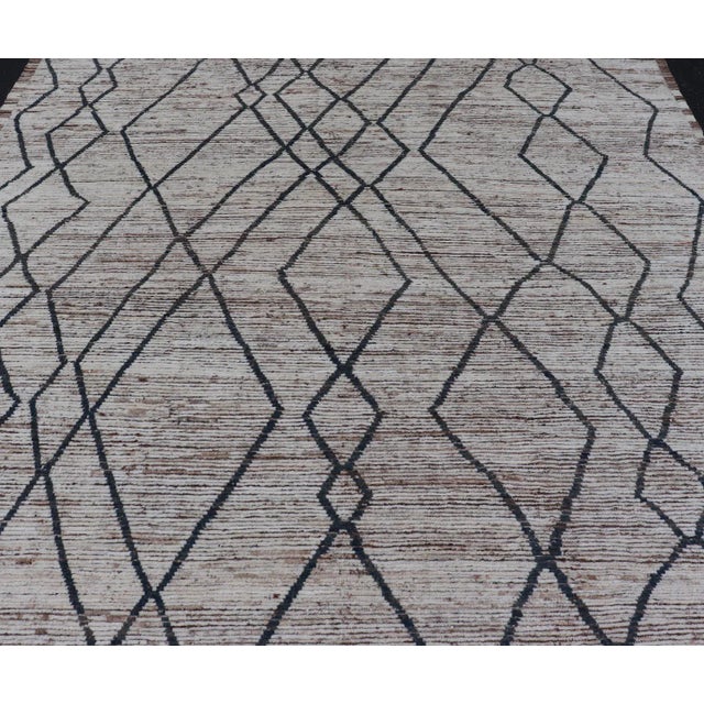 2020s Modern Causal Tribal Rug in Wool With Free Flowing Design in Cream and Blue's For Sale - Image 5 of 12