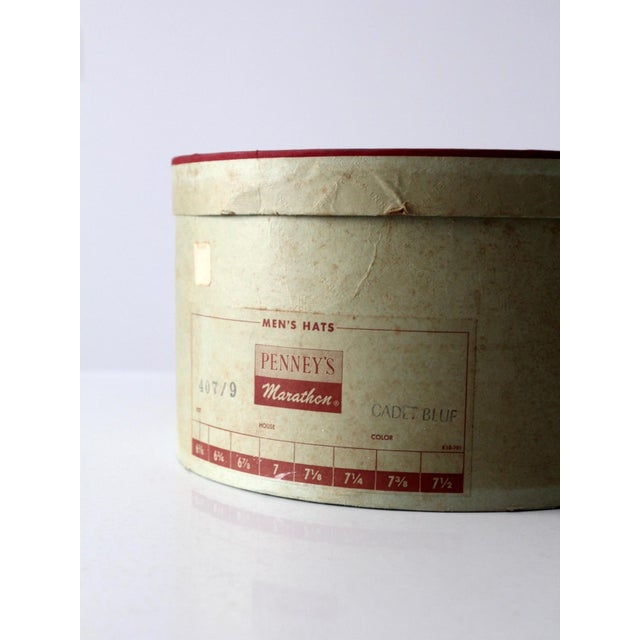 Green Vintage 1950s Penney’s Marathon Men’s Hat Box Round Storage Box For Sale - Image 8 of 9