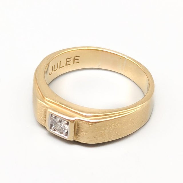 Diamond Ring in Gold For Sale - Image 3 of 5