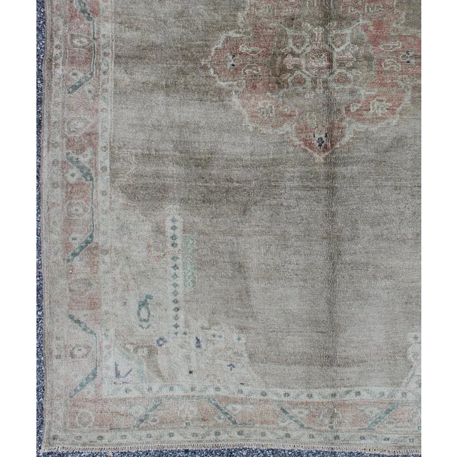 Traditional Mid 20th Century Square Shape and Lightly Colored Vintage Turkish Oushak Rug With Medallion Geometric Border For Sale - Image 3 of 8
