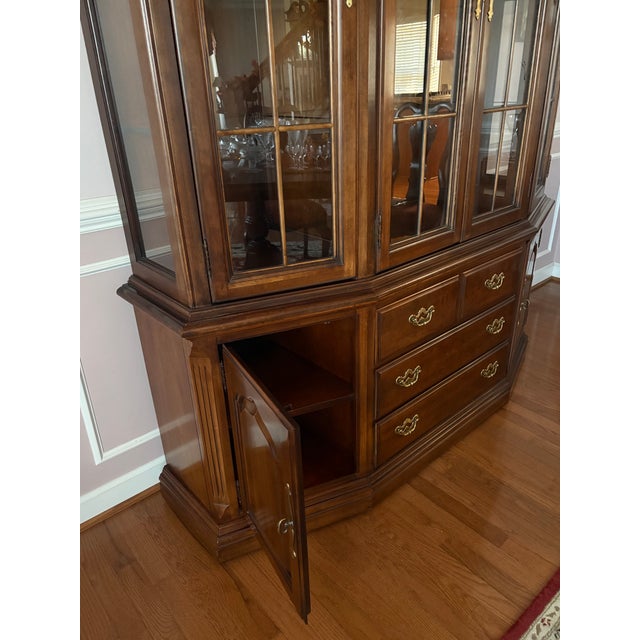Queen Anne 1980s Thomasville Collectors Cherry For Sale - Image 3 of 8