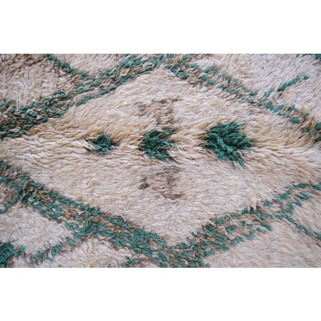 Off-white 1980s Moroccan Off-White and Green Marmoucha Rug For Sale - Image 8 of 8