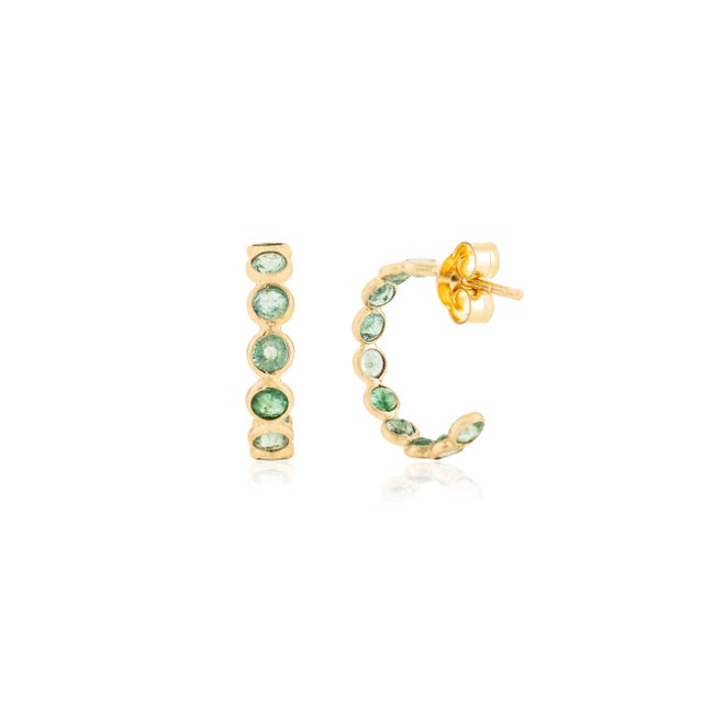 18k Solid Gold 2.08 Ct Round Cut Emerald Classic Bezel Hoop Earrings- 2 Pieces For Sale In New York - Image 6 of 12