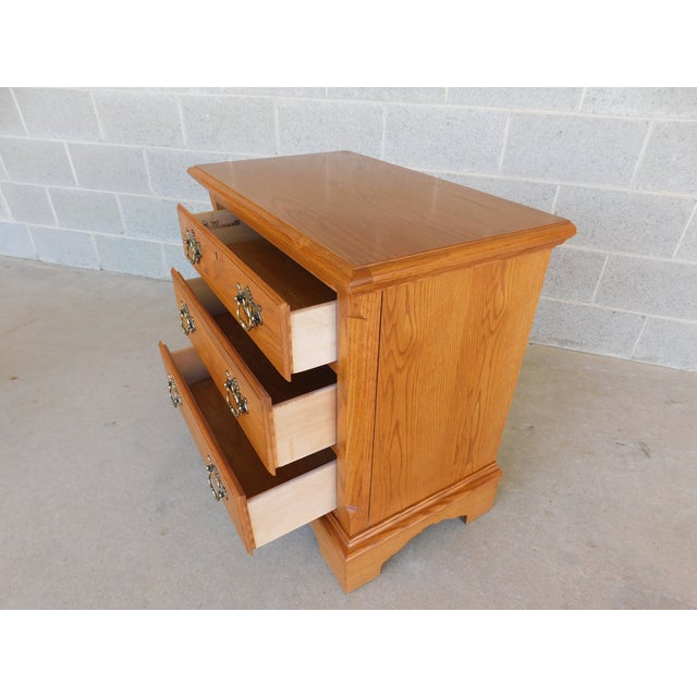 Wood Thomasville American Oak Collection Georgian Style Nightstand For Sale - Image 7 of 13