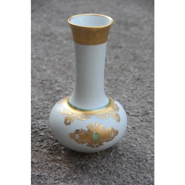 Mid-Century Porcelain & 24 Karat-Gold Vase by Arrigo Finzi, 1950s, in Very Good conditions. Designed 1950 to 1959