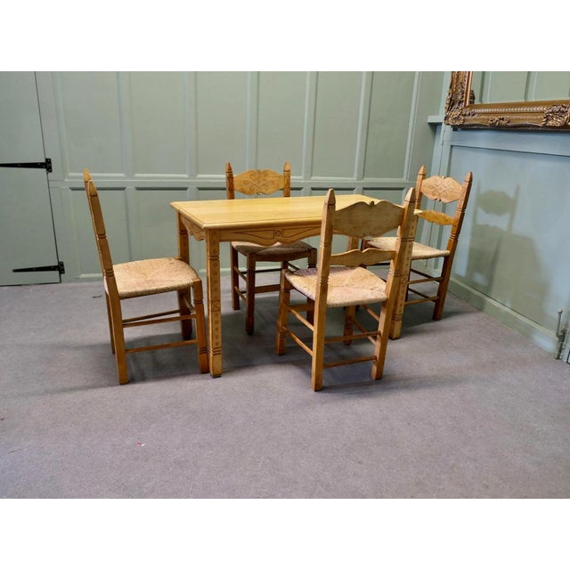 Country Style Carved Dining Table and 4 Chairs This is a very pretty set, the table has decorative carved legs and comes...