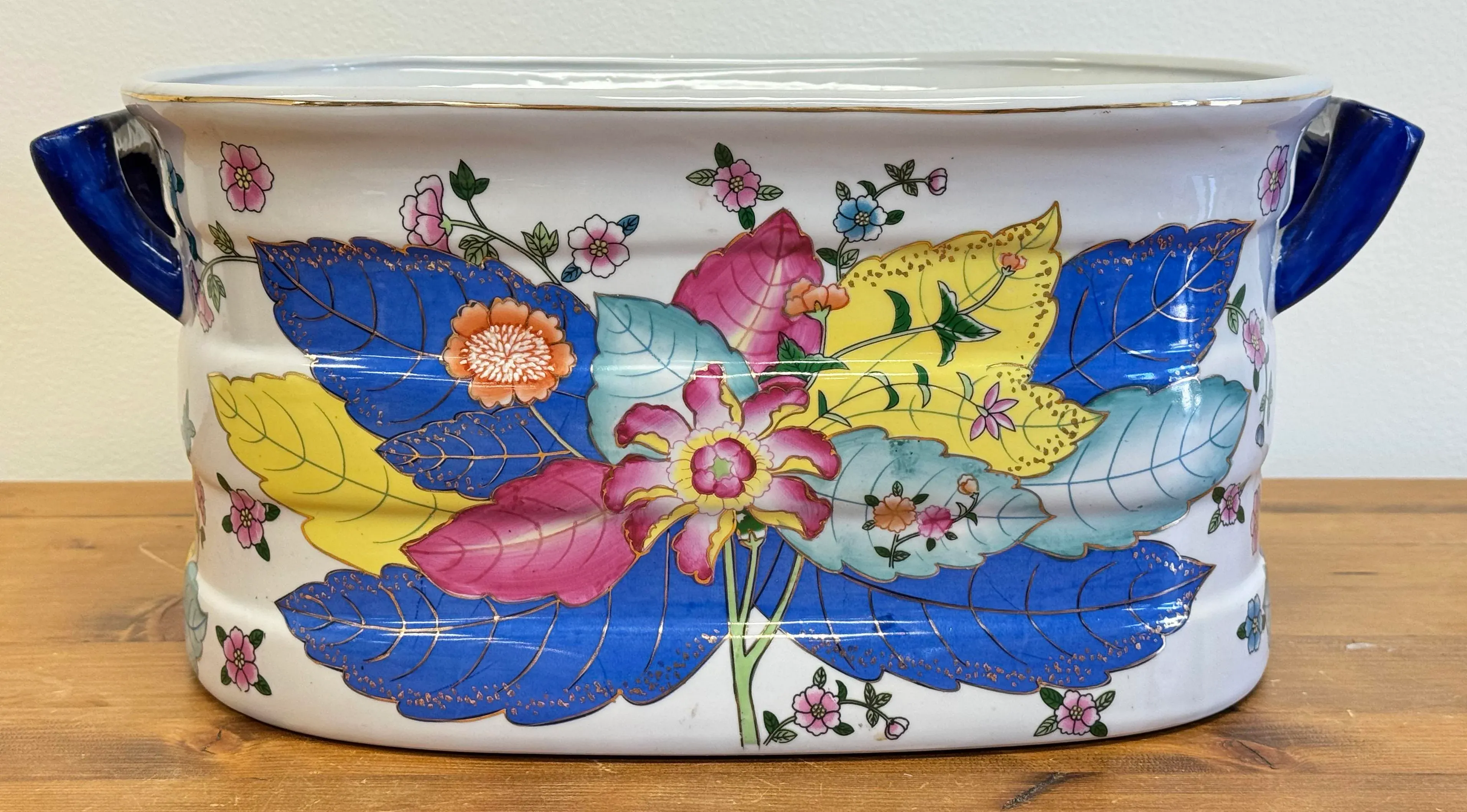 Large Ceramic Tobacco Leaf Motif Foot Bath or Planter