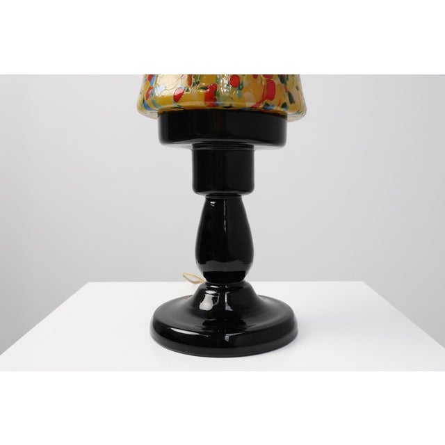 Black French Art Deco Table Lamp with Multicolored Spatter Glass Shade and Black Glass Base, 1920s For Sale - Image 8 of 12