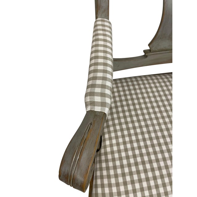 Gustavian (Swedish) Early 20th Century Grey Painted Swedish Settee with Shell and Foliate Carving For Sale - Image 3 of 18