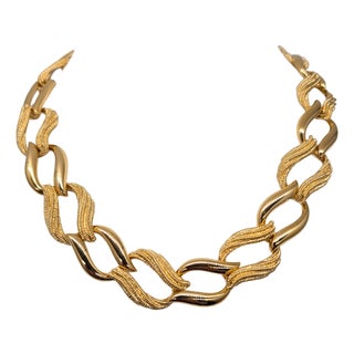 Vintage 1992 Signed Napier Goldtone Smooth & Textured Link Collar Necklace For Sale