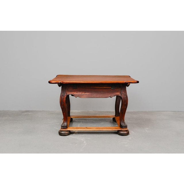 Brown Large Baroque Table in Walnut, 1700s For Sale - Image 8 of 18