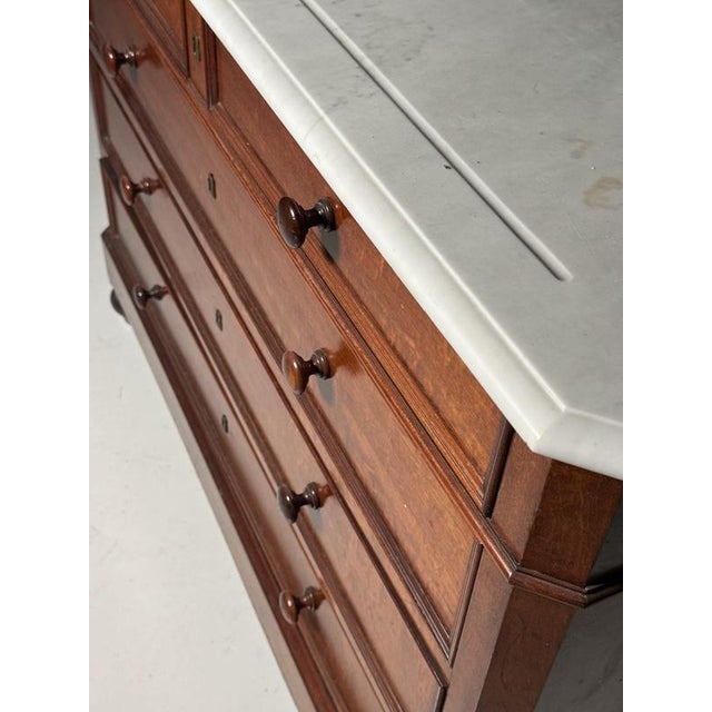 19th Century Mahogany Chest of Drawers For Sale - Image 3 of 18