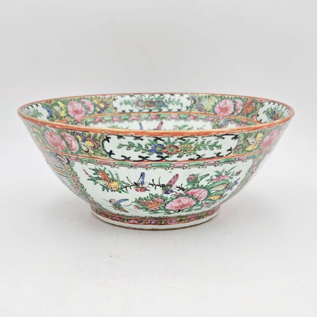 Rose Medallion Large Bowl, 19th C. China For Sale - Image 4 of 10