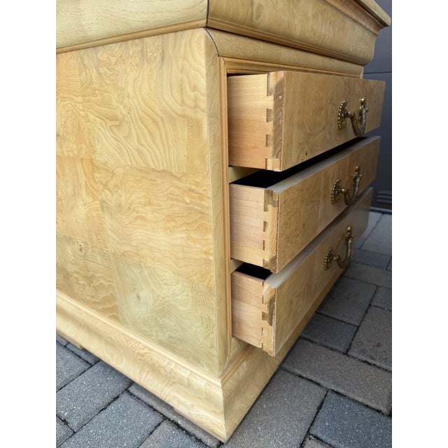 1990s Henredon French Regency Charles X Burl Wood Nightstands, Pair For Sale - Image 9 of 12
