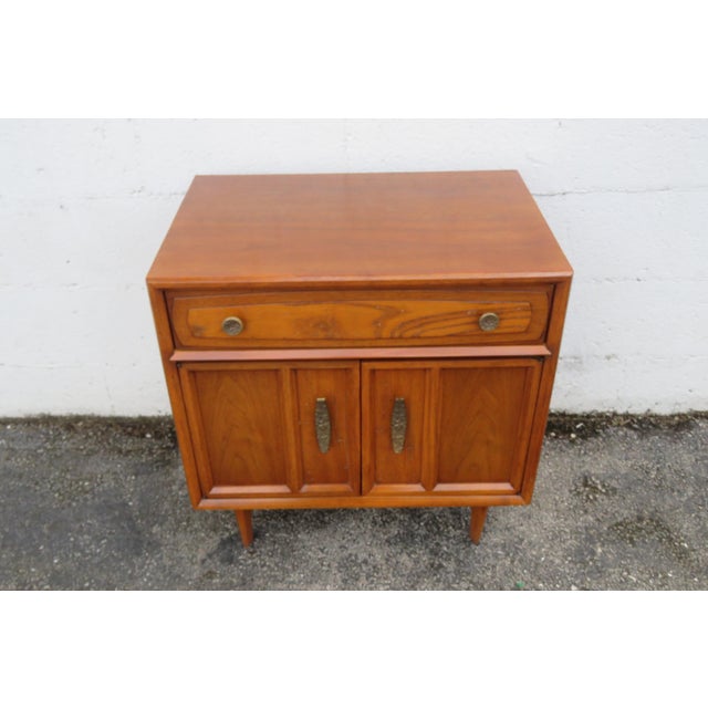 Drexel Heritage Mid 20th Century Modern Nightstand Side End Bedside Table For Sale - Image 12 of 17