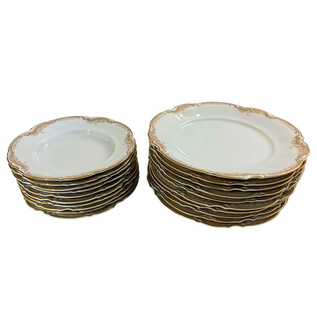 1960s Bavarian Sylvia Dinner Service for 10 in Porcelain with Gilt Rococo Decor from Hutschenreuther, 1960s, Set of 20 For Sale - Image 5 of 5