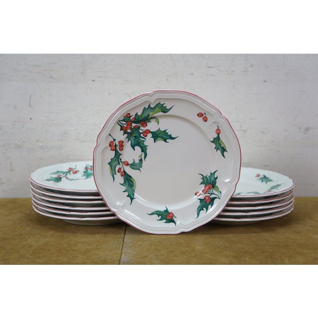 Mid 20th Century Villeroy & Boch Holly & Berry Christmas Pattern Dinner Service Set for 12 - 74pc For Sale - Image 9 of 16