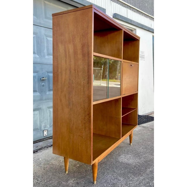 Mid 20th Century Two-Sided Bookcase Étagère and Room Divider With Glass Display Shelf For Sale In Tampa - Image 6 of 12