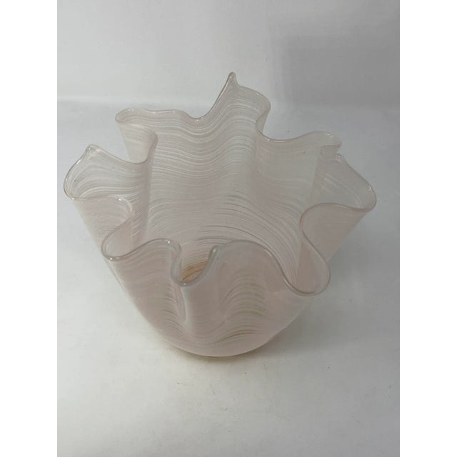 This cute Fazzoletto Handkerchief bowl is in very good condition and would be a nice decorative piece, or a great addition...