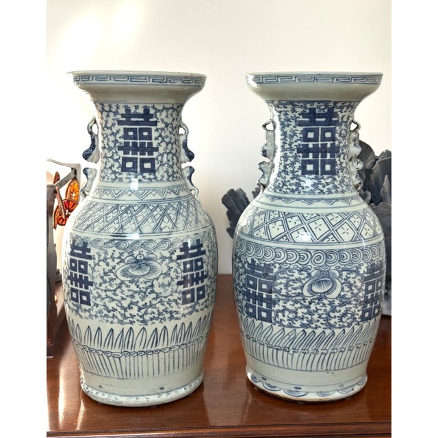 Asian Pair of Mid-Qing Dynasty Chinese Double Happiness Vases For Sale - Image 3 of 9