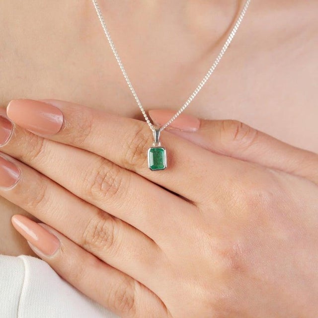 Dainty Natural Emerald Pendant in 925 Sterling Silver For Sale - Image 4 of 11