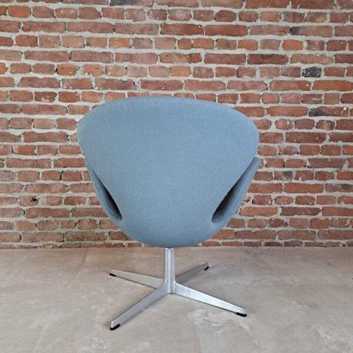 Swan Armchair No. 3320 by Arne Jacobsen for Fritz Hansen, 1958 For Sale - Image 3 of 7