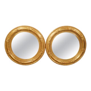 Pair of English Giltwood 1940s Round Convex Mirrors with Carved Oak Leaves For Sale