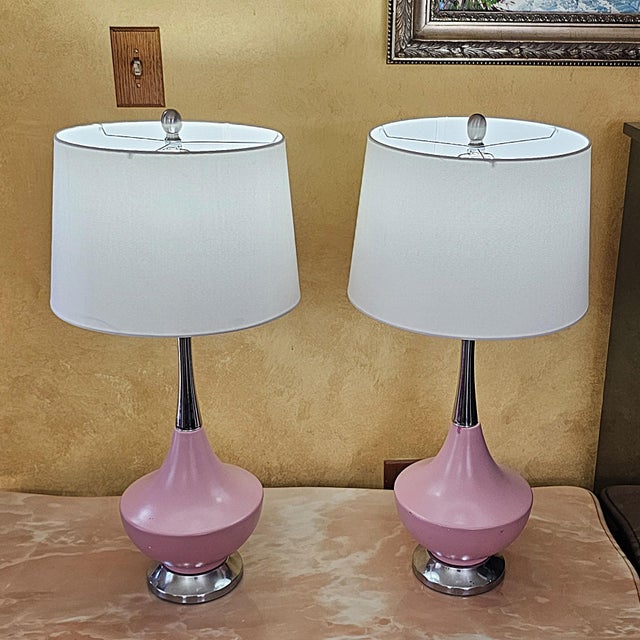 Pair of Vintage Pink Ceramic Table Lamps in Mid-Century Modern Atomic Style -After Gordon Martz For Sale - Image 16 of 18