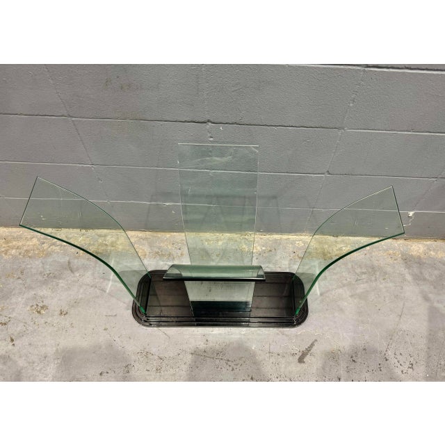 Sleek and sculptural design featuring six interlocking bent glass components comprising of a clear glass top, the base and...