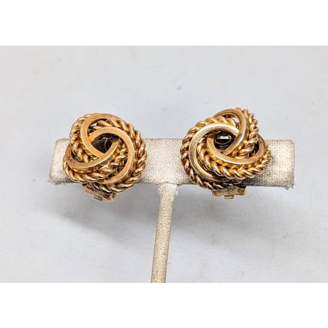 1960s Vintage 1969 Signed Henkle & Grosse Germany Goldtone Knot Clip Earrings- 2 Pieces For Sale - Image 5 of 10