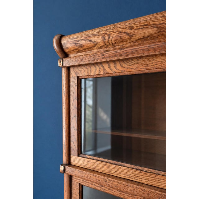 Early 20th Century English Oak Sectional Barrister Bookcase in the style of Globe-Wernicke, 1910s For Sale - Image 5 of 12
