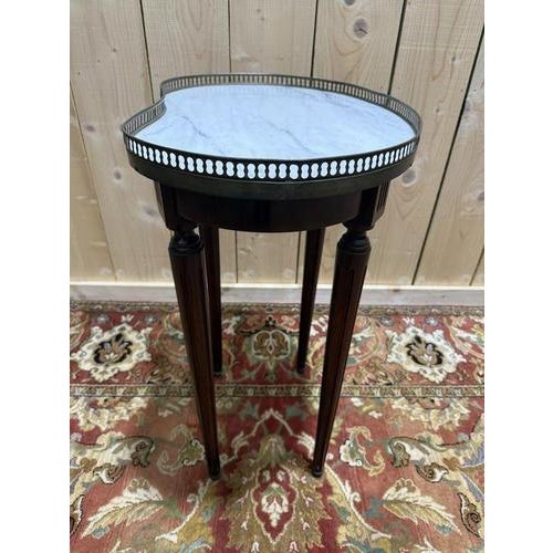 Artist: None Period: 20th century Style: Louis 16th, Directory Condition: Perfect condition Material: Marble Length:...