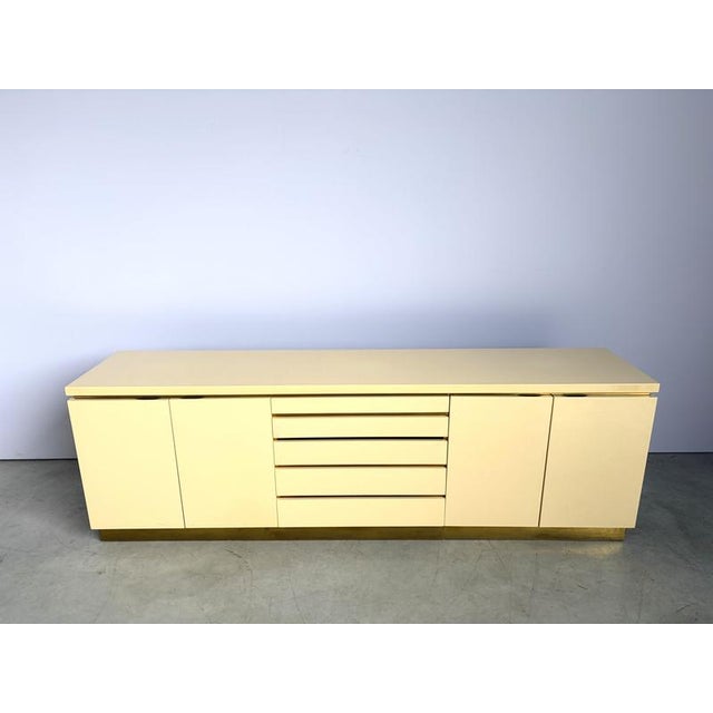 Cream Vintage Lacquer and Brass Credenza by Jean Claude Mahey, 1970s For Sale - Image 8 of 9