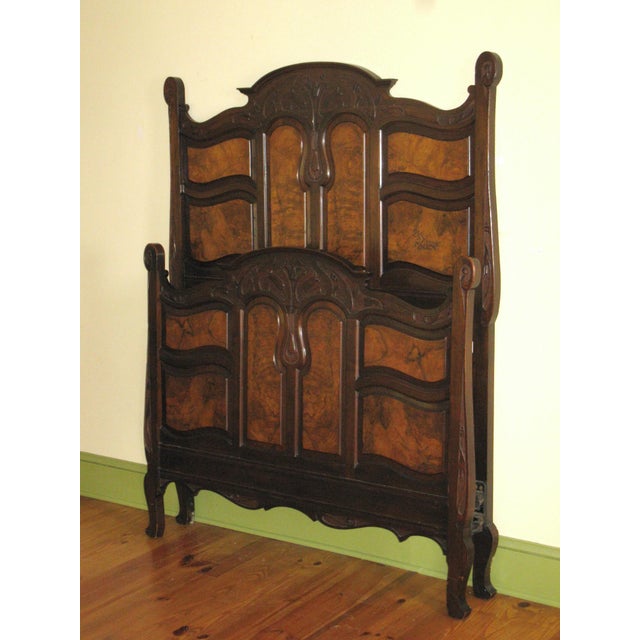 Brown Art Nouveau Louis Majorelle (Attributed) Hand Carved Tulip Floral Design Walnut Burl Wood Bed Frame 19th C. For Sale - Image 8 of 18