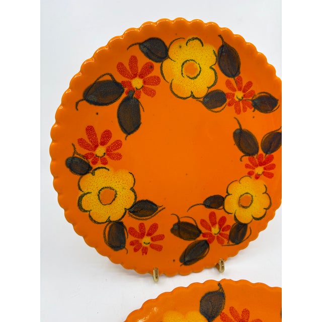 Mid Century Retro Orange Floral Plates Made in Italy - Set of 7 For Sale - Image 4 of 11