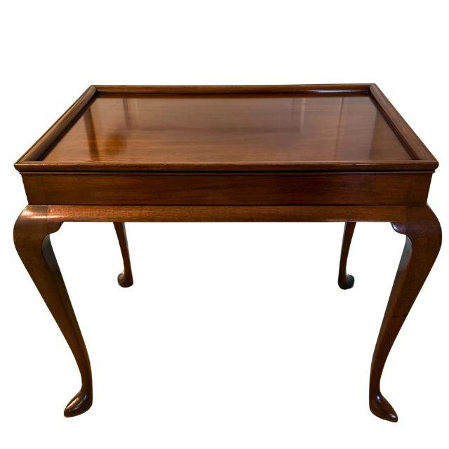 A striking and rare tea table by Kittinger from their Historic Newport collection, manufactured in Brooklyn, New York....