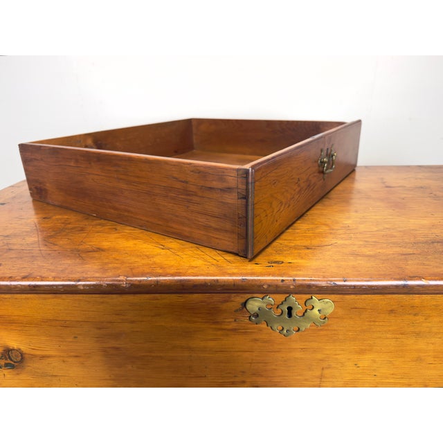 Late 18th Century American Queen Anne Style Pine Blanket Chest Pennsylvania For Sale - Image 10 of 12