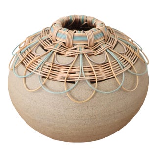 Signed Studio Pottery Basket Vase, Hilda Kidd Wiesenmeyer 2007 — Stoneware Vessel, Hand-Woven Dyed Reed Collar, American Fiber Art Ceramic For Sale