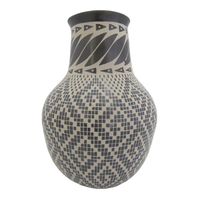Mata Ortiz Martha Martinez d'Guiz Geometric Maze Pottery Vase For Sale