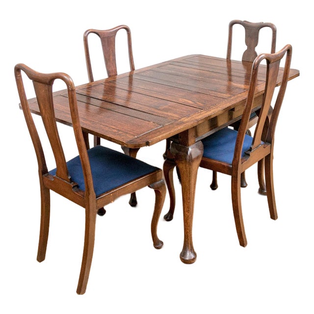 Antique Small Queen Anne Style Extendable Dining Set—Five Pieces For Sale