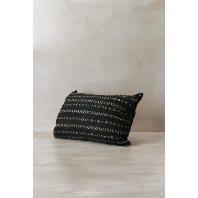 Mud Cloth Cushion – A Unique Blend of Tradition and Style Add a touch of cultural elegance to your space with the Mud...