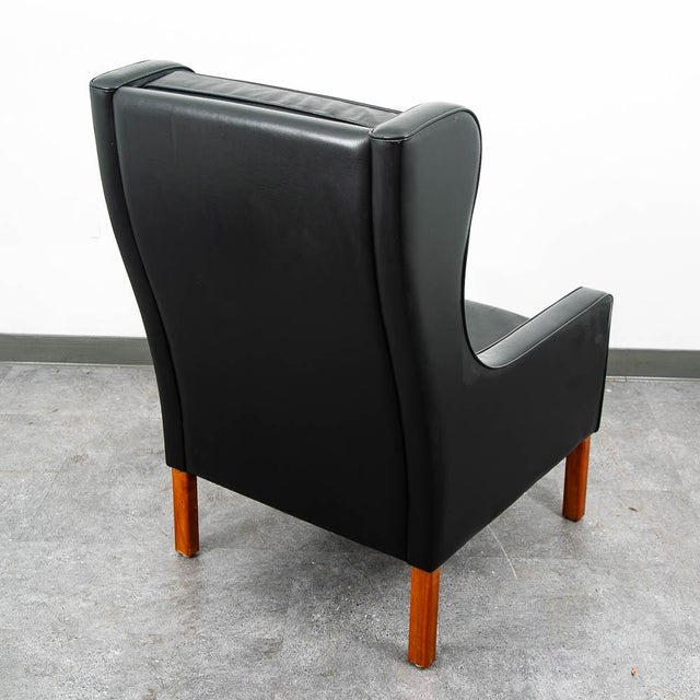 1960s Mid Century Danish Modern Lounge Chair Leather Black Arm Denmark Wingback MCM For Sale - Image 5 of 11