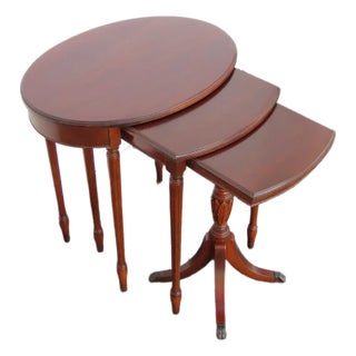 Early 1900s Duncan Phyfe Mahogany Nesting Side End Tables Set of Three 6403 For Sale