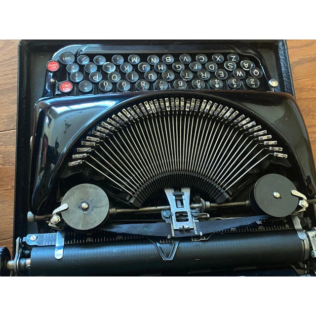 Vintage 1941 Original Remington Rand Streamliner Black Typewriter with Red Keys, Carrying Case, Serial Number For Sale In Baltimore - Image 6 of 12
